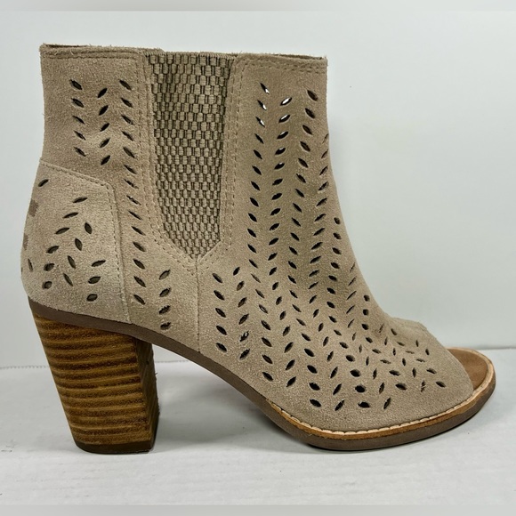 Toms | Women's Majorca Peep Toe Perf Suede Desert Taupe Size 6 - Picture 1 of 11
